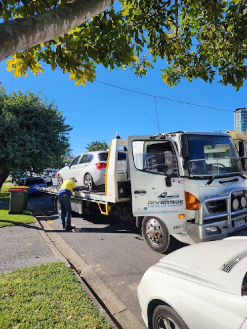 Riverside Towing & Transport